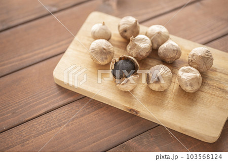 疲労回復一片種の黒にんにく 疲労回復一片種の黒にんにく 103568124