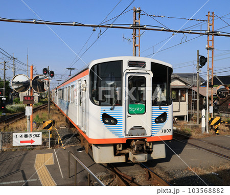一畑電車 川跡駅に到着する7000系電車 一畑電車 川跡駅に到着する7000系電車 103568882