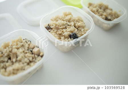 炊き込みご飯を小分け冷凍 103569528