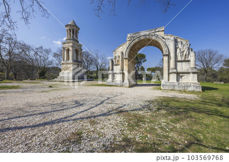 Mausoleum of Glanum, Glanum archaeological site near Saint-Remy-de-Provence, Provence, France Mausoleum of Glanum, Glanum archaeological site near Saint-Remy-de-Provence, Provence, France 103569768