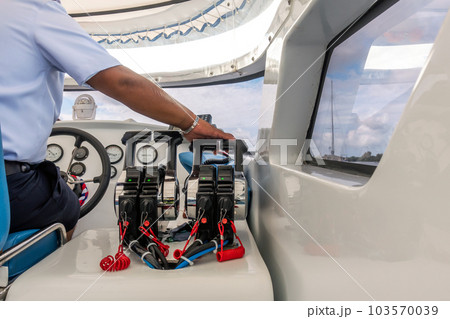 Captain hand is controlling drive a speed boat 103570039