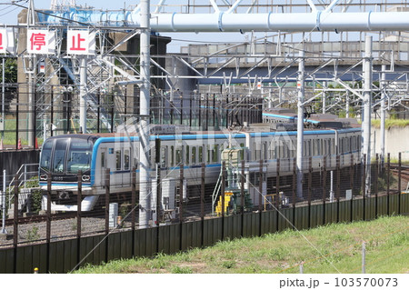 千葉県市川市妙典の江戸川を渡る水管橋と東京メトロの引き込み線の風景 千葉県市川市妙典の江戸川を渡る水管橋と東京メトロの引き込み線の風景 103570073
