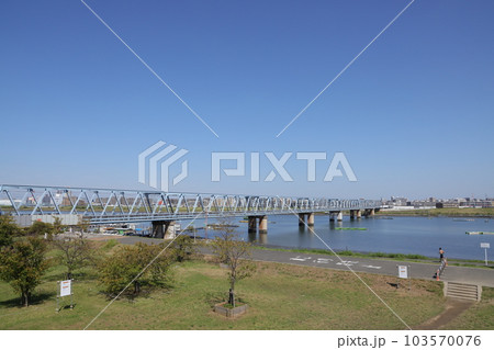 東京メトロ東西線江戸川橋梁の風景 103570076