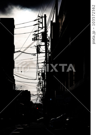 電柱と影 電柱と影 103572562