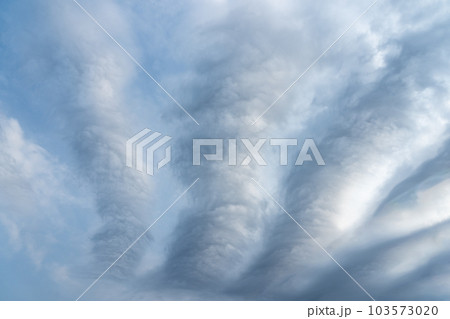 地震雲の様な不思議な雲の写真素材 [103573020] - PIXTA