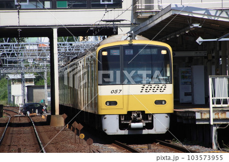 京浜急行 1000形 イエローハッピートレイン 【千葉県佐倉市京成佐倉駅にて】 京浜急行 1000形 イエローハッピートレイン 【千葉県佐倉市京成佐倉駅にて】 103573955