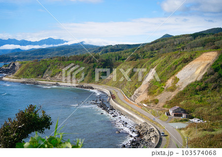 北海道の道南にある乙部町の元和台海浜公園からみる海岸線 北海道の道南にある乙部町の元和台海浜公園からみる海岸線 103574068