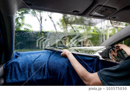 Car side window film removal and tinting installation 103575030