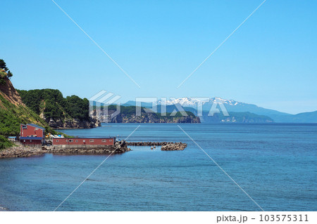 小樽　塩谷から積丹方向の眺め 103575311