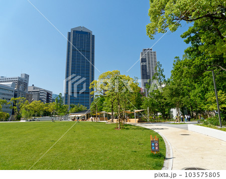神戸三宮、市役所とリニューアルした東遊園地 神戸三宮、市役所とリニューアルした東遊園地 103575805