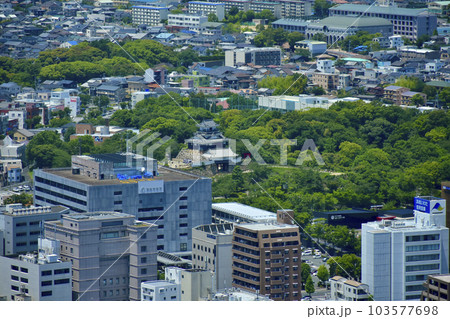 静岡県浜松市　アクトタワー展望回廊からの眺望（北側浜松城） 103577698