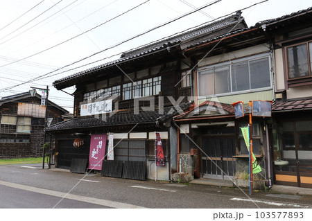 新潟　糸魚川　日本酒酒蔵　猪又酒造（月不見の池） 103577893