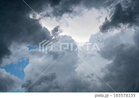 雲の多い空 雲の多い空 103578135