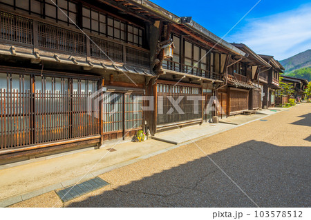長野県　塩尻市　中山道　奈良井宿の町並み 103578512