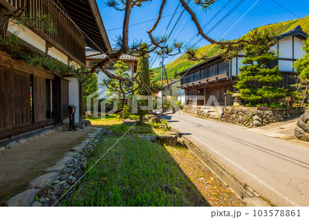 長野県　長和町　中山道　和田宿の町並み 103578861