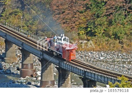 大糸線　根知ー小滝　JR西日本　DD15-11（富山） 103579118