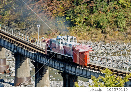 大糸線 根知ー小滝 JR西日本 DD15-11(富山) 大糸線 根知ー小滝 JR西日本 DD15-11(富山) 103579119