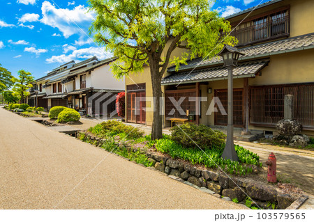 長野県　東御市　北国街道　海野宿の町並み 103579565