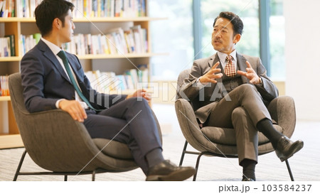 ビジネス対談イメージ 103584237