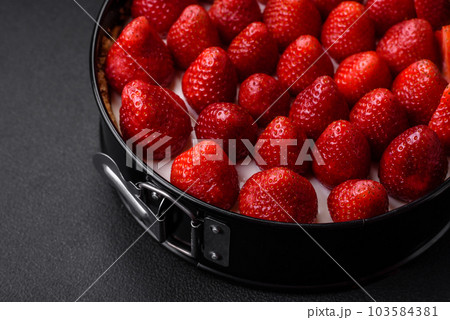 Delicious sweet cake or cheesecake with mascarpone cheese and strawberries 103584381