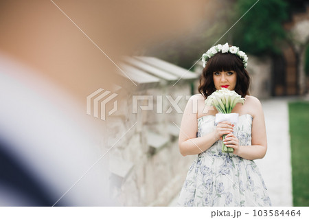 Close up of a nice young wedding couple 103584464