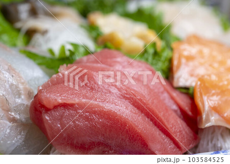 刺身の盛り合わせ 刺身の盛り合わせ 103584525