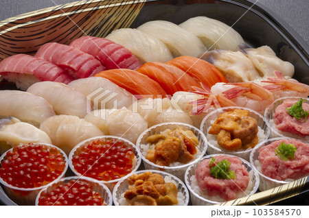 新鮮で美味しい寿司 新鮮で美味しい寿司 103584570