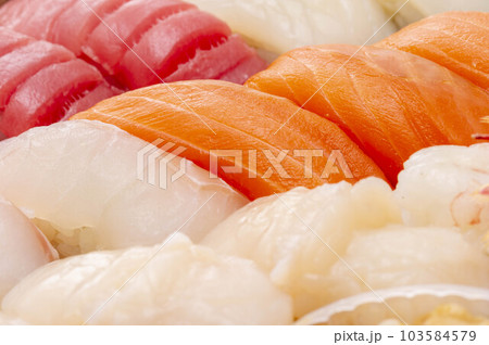 新鮮で美味しい寿司 新鮮で美味しい寿司 103584579