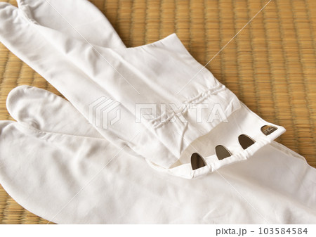 畳に置かれた足袋 畳に置かれた足袋 103584584