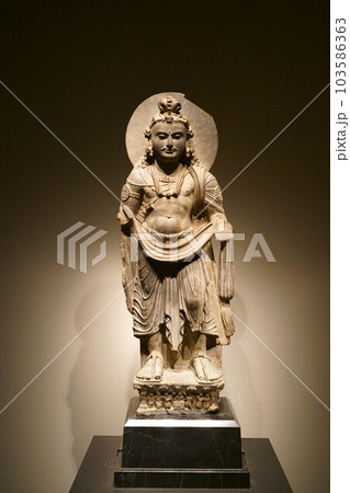 4651 菩薩立像 ガンダーラ仏の写真素材 [103586363] - PIXTA
