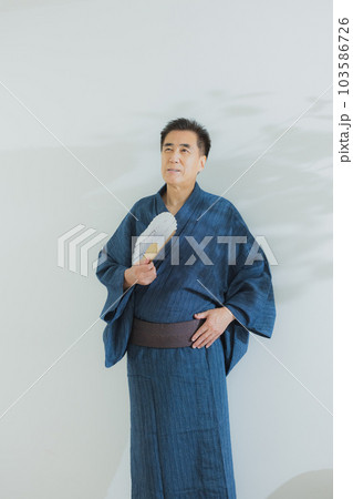 浴衣のミドル男性 浴衣のミドル男性 103586726