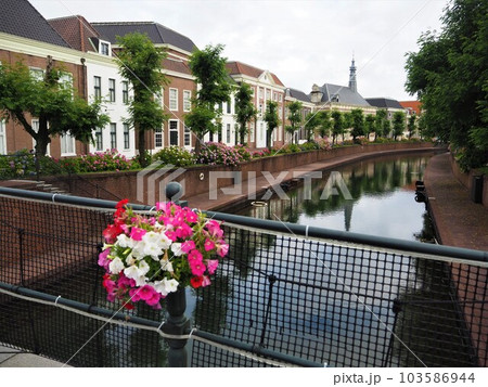 運河が流れる海外のような美しい街並みの写真素材 [103586944] - PIXTA