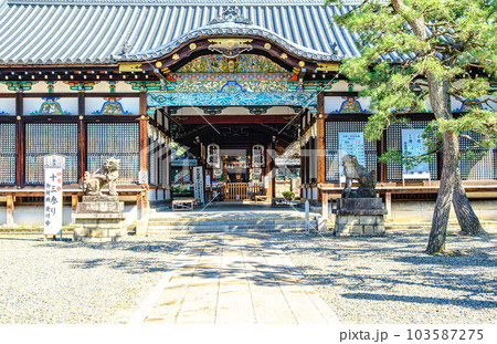 京都、御香宮神社の拝殿 京都、御香宮神社の拝殿 103587275