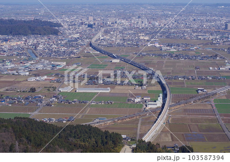 文殊山からの眺め 福井市中心部方向 建設中の北陸新幹線 2023年3月 文殊山からの眺め 福井市中心部方向 建設中の北陸新幹線 2023年3月 103587394