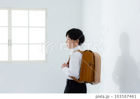 小学生の男の子 小学生の男の子 103587461