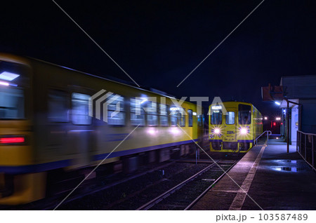 夜の大三東駅 島原鉄道 長崎県 夜の大三東駅 島原鉄道 長崎県 103587489