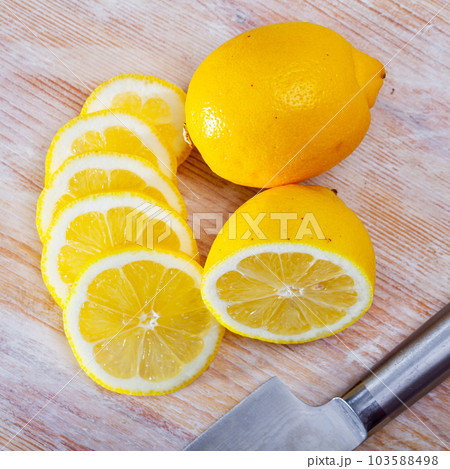 Sliced lemon on wooden table Sliced lemon on wooden table 103588498