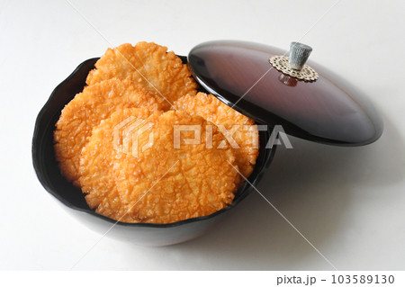 ぼんち揚げ菓子器盛り蓋付き ぼんち揚げ菓子器盛り蓋付き 103589130