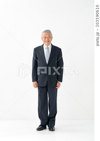 ビジネス　シニア男性　ポートレート　全身 103590610