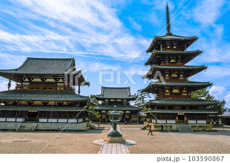 奈良】法隆寺の五重塔と金堂の写真素材 [103590867] - PIXTA