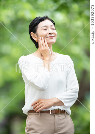 ビューティー 潤い 新緑 美白 ビューティー 潤い 新緑 美白 103592075