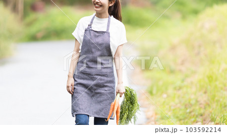 女性　田舎暮らし 103592214