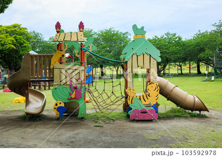 吉野公園　児童広場の遊具 103592978