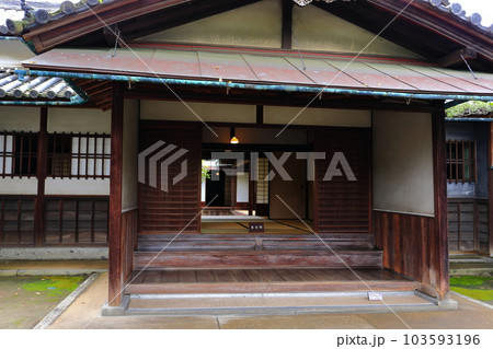 【岡山県】旧野崎家住宅の表玄関 103593196