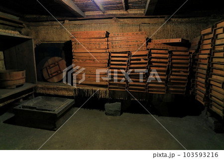 【岡山県】旧野崎家住宅の納屋 【岡山県】旧野崎家住宅の納屋 103593216