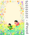 たくさんの春の花の中を走る小学一年生 103593976