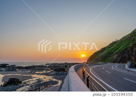 潮瀬埼 岩礁地帯 奇岩 怪石 夕景 潮瀬埼 岩礁地帯 奇岩 怪石 夕景 103594350