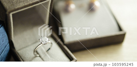 Diamond ring in jewelry gift box on wood table Diamond ring in jewelry gift box on wood table 103595245