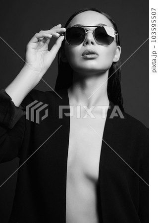 fashion black and white portrait of Beautiful sexy woman in sunglasses 103595507