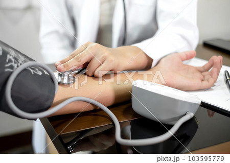 The female doctor measured blood pressure, the patient examined the heartbeat and sat down to talk about health care closely. health care concept 103595779